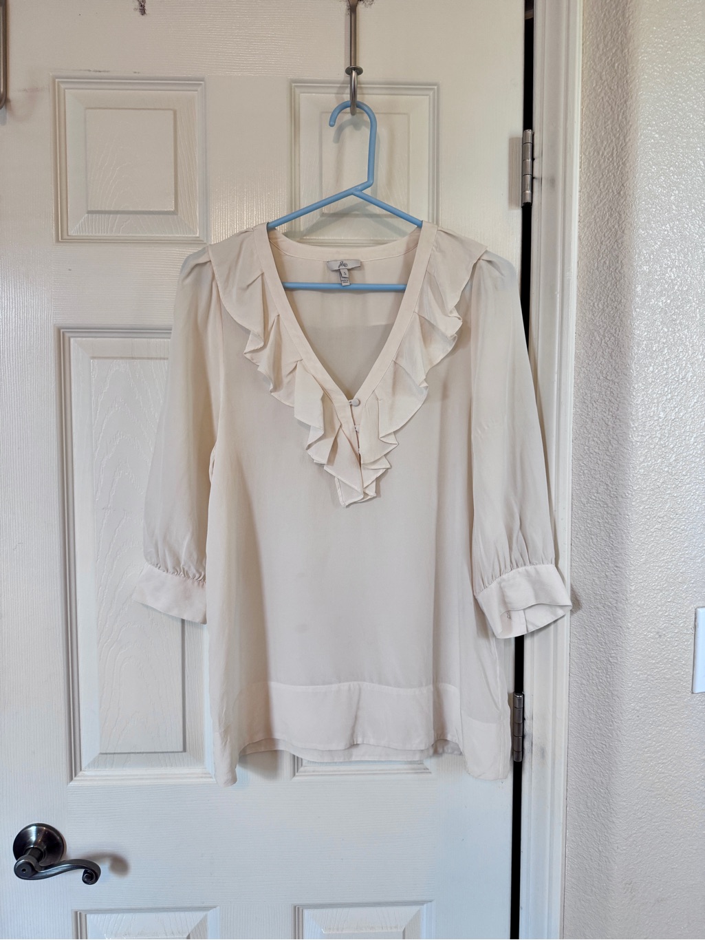 Joie Vintage Cream Ruffle V-Neck 100% Silk Blouse W/ Three Quarter Sleeves